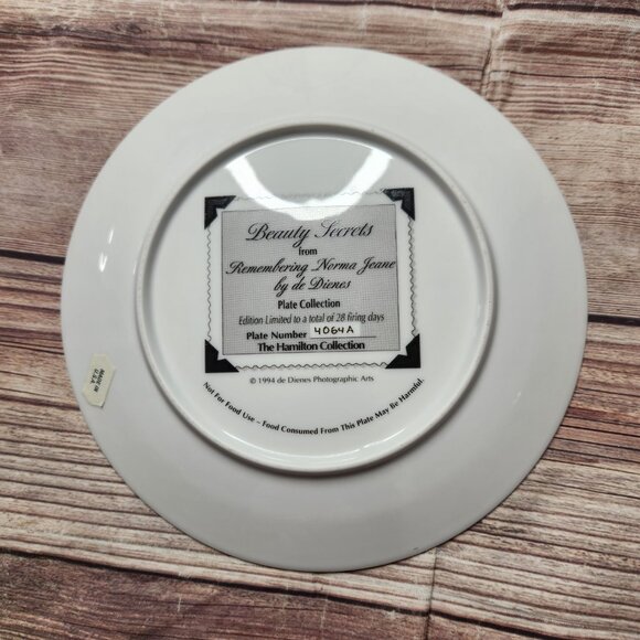 Marilyn Monroe Beauty Secrets Collector Plate by Delphi Bradbury 1994 - Picture 5 of 7